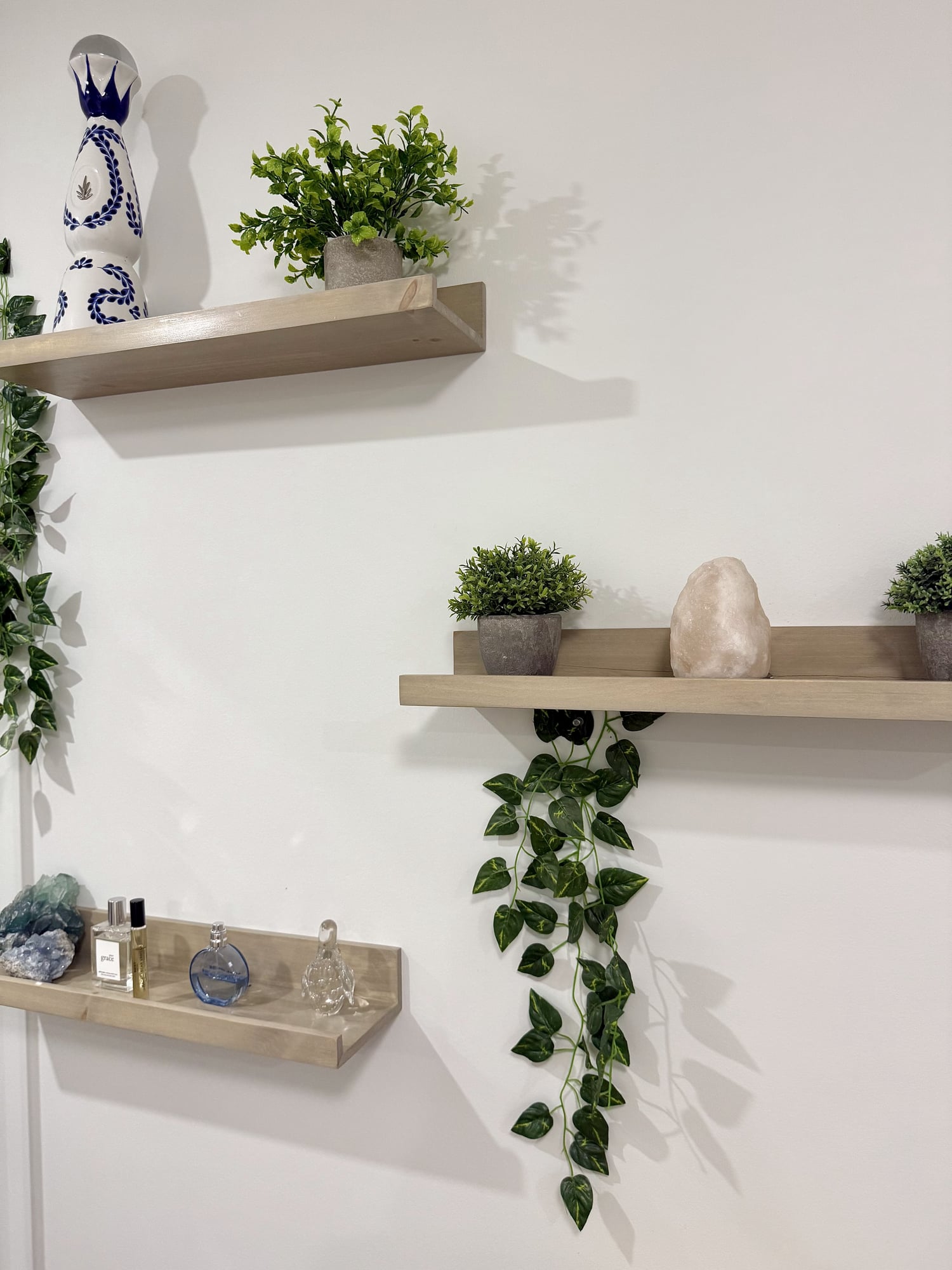 Floating shelf installation