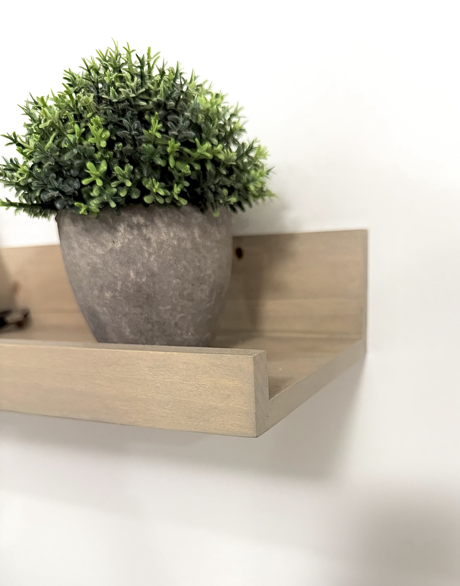 Floating shelf installation